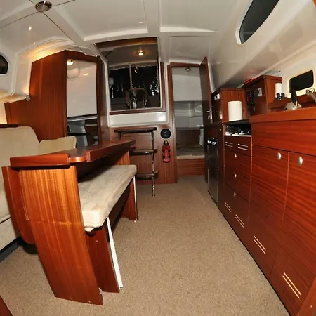 Botel Nautika 1000 *