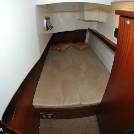 Botel Nautika 1000