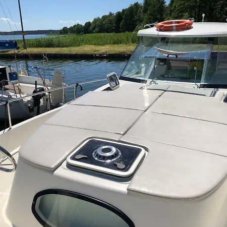 Nautika 1000 Botel