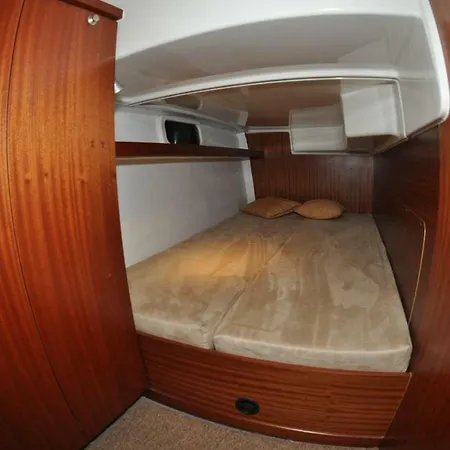 Botel Nautika 1000 *