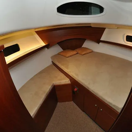 Nautika 1000 Botel