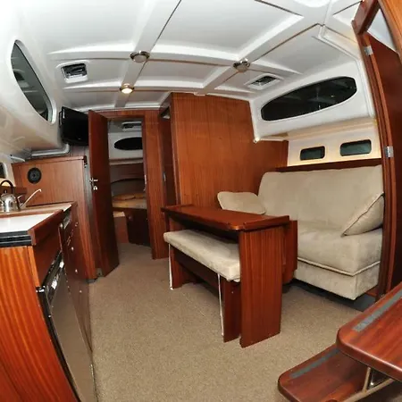 Botel Nautika 1000 *